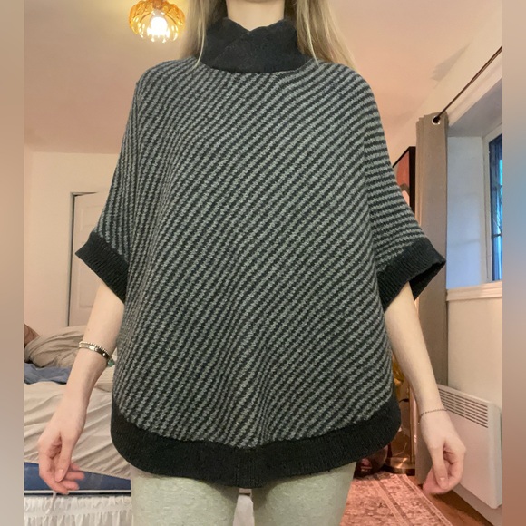 Banana Republic Turtleneck Poncho - Picture 2 of 3